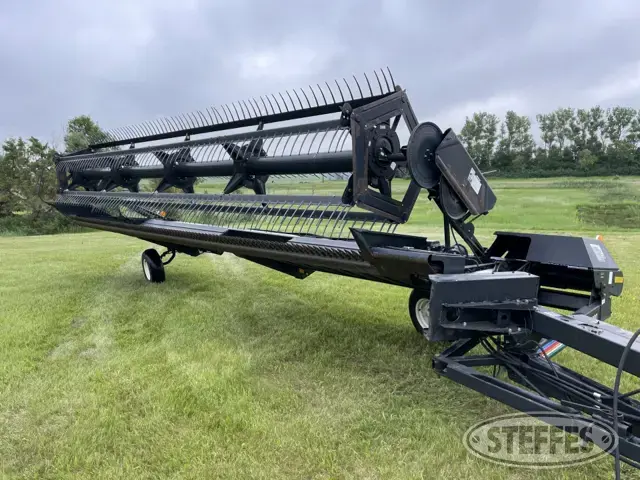 2001 MacDon 3000