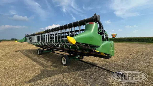 2004 John Deere 630F