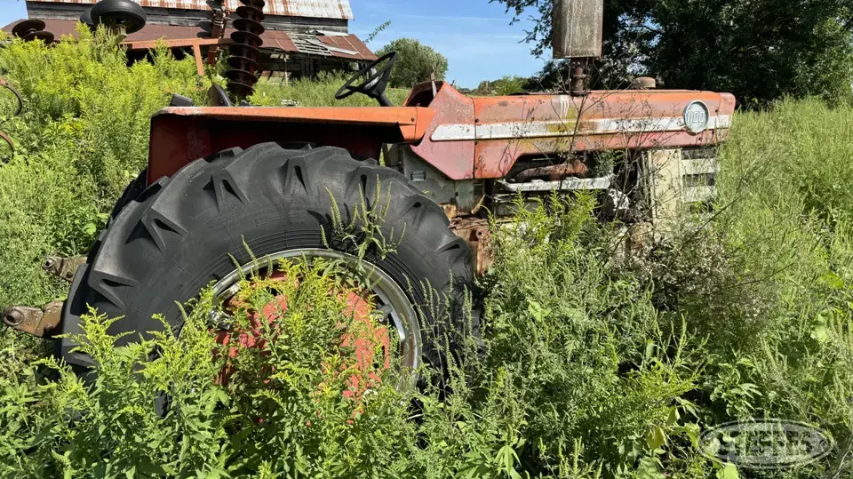 Massey Ferguson 1100 2WD Tractor