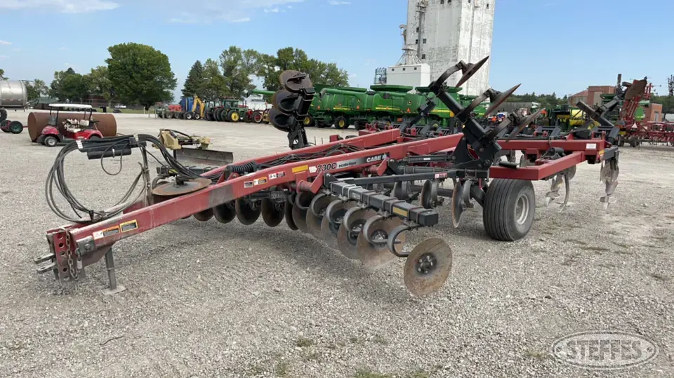 Case IH 730C Ecolo-Tiger Ripper