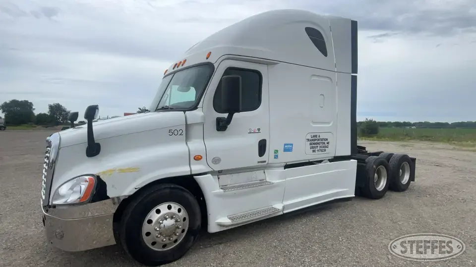 2015 Freightliner Cascadia 125 Conventional Truck with Sleeper
