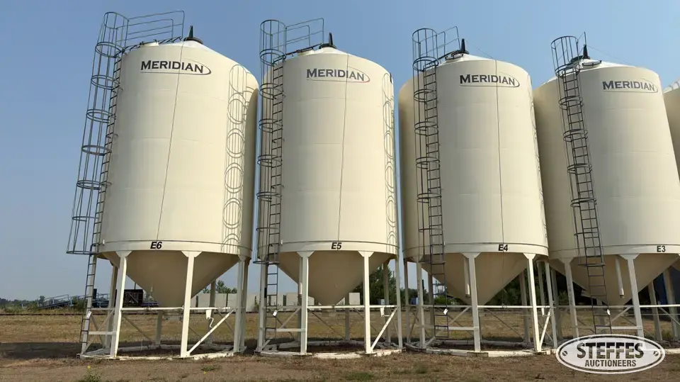 2013 Meridian M1620HD Hopper Bin