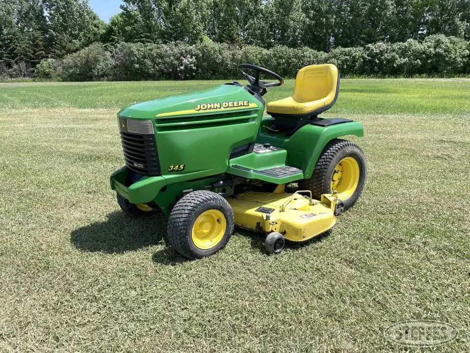 John Deere 345 Lawn Tractor