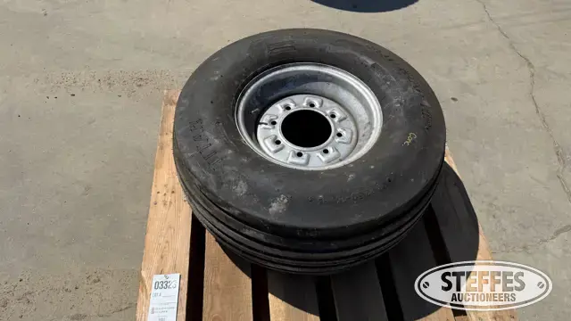 Titan Flo Trac Rib 31x13.50-15NHS tire
