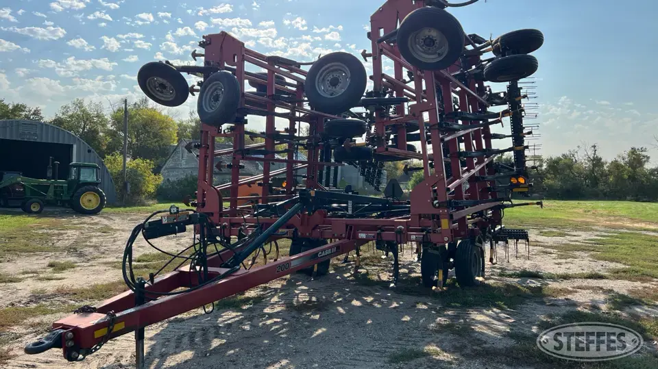 Case IH Tigermate 200 Field Cultivator