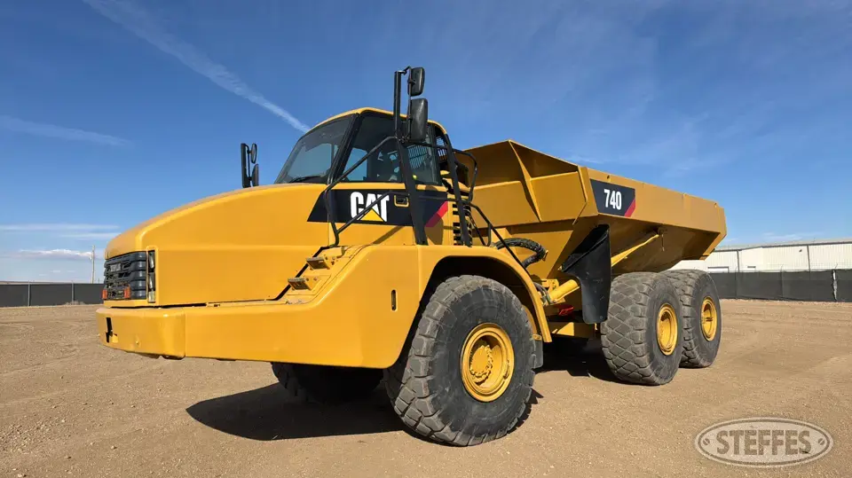 2007 CAT 740 Dump Truck