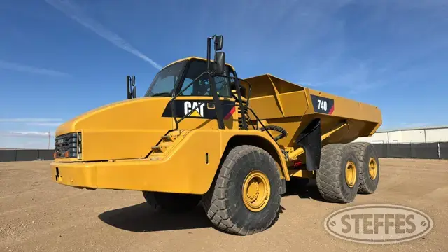 2007 CAT 740