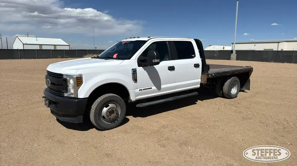 2019 Ford Super Duty F-350 XL Flatbed Truck