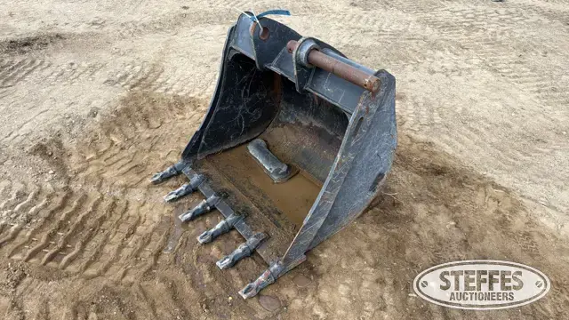 CAT backhoe bucket