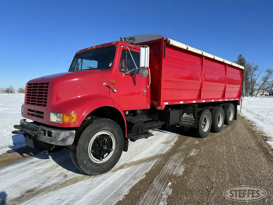 1991 IH 8100 Tri-Axle Boxed Truck