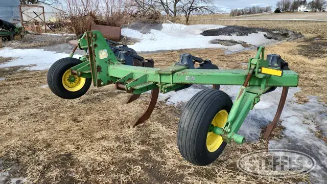John Deere 910