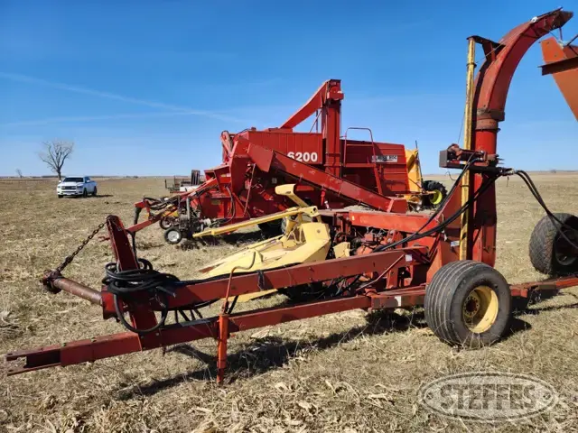 New Holland 890