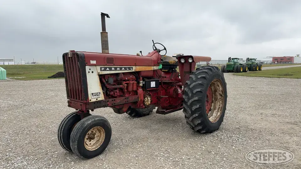 1966 Farmall 806 2WD Tractor