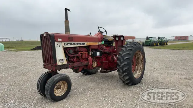 1966 Farmall 806