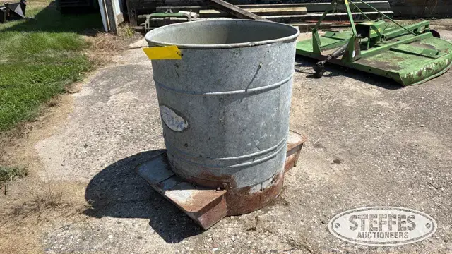 Hog feeder