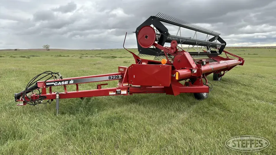 Case IH 8820 Pull-Type Swather