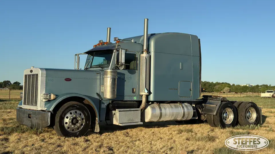 2006 Peterbilt 379 EXHD Conventional Truck with Sleeper