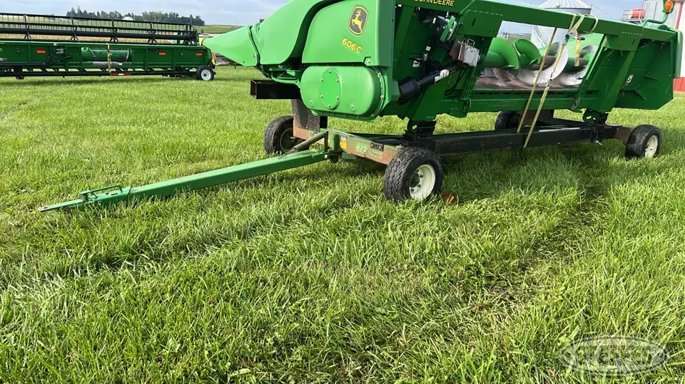 E-Z Trail 672 Header Trailer