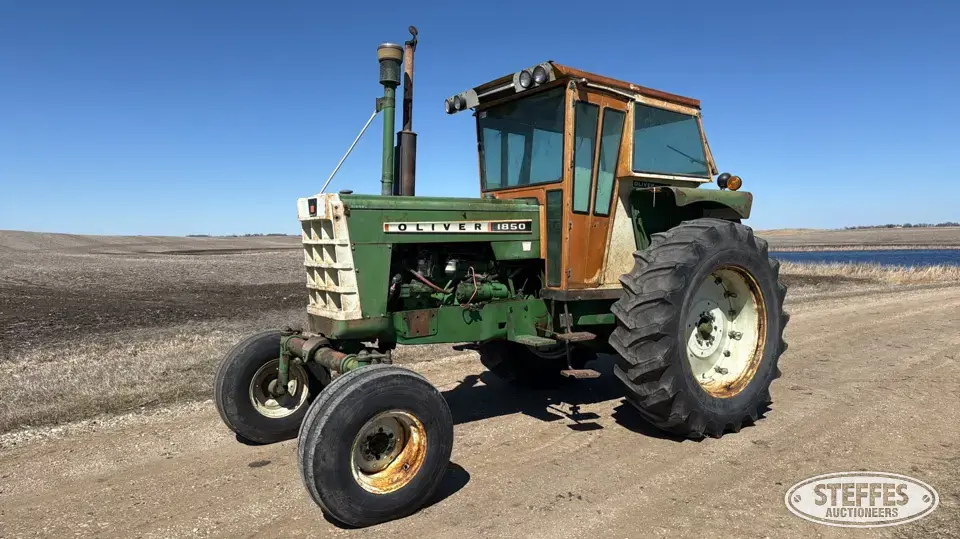 1967 Oliver 1850 2WD Tractor