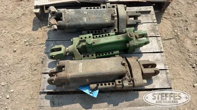 (3) Hydraulic cylinders