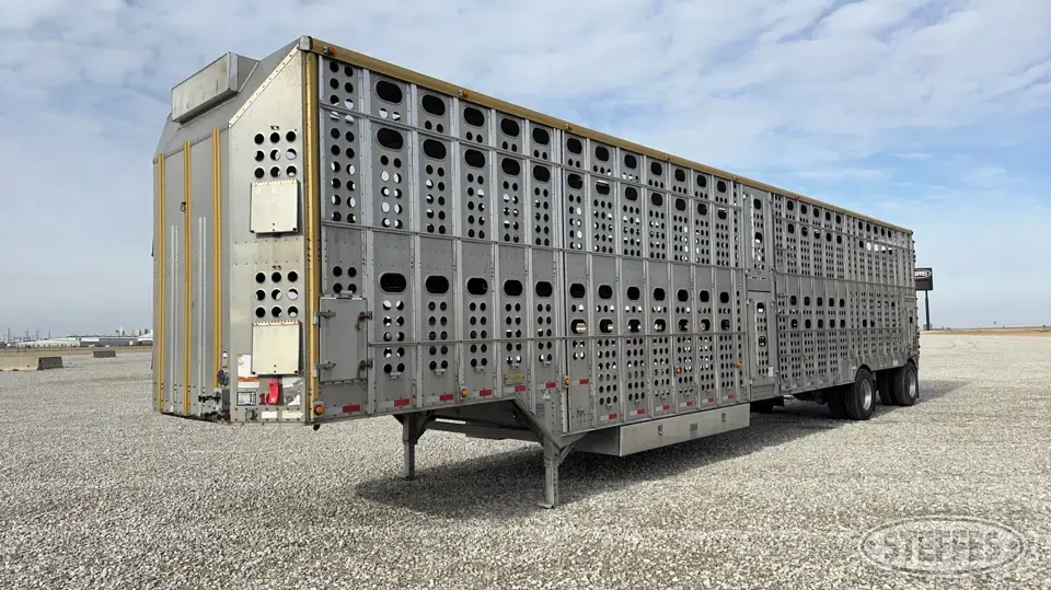 2016 Merritt Semi Livestock Trailer