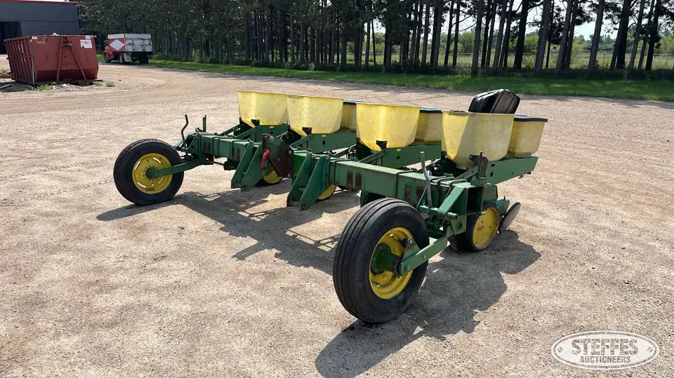 John Deere 7100 Less Than 12 Row Planter