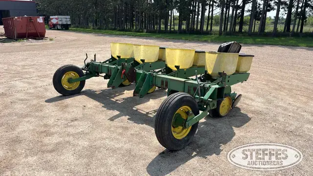John Deere 7100