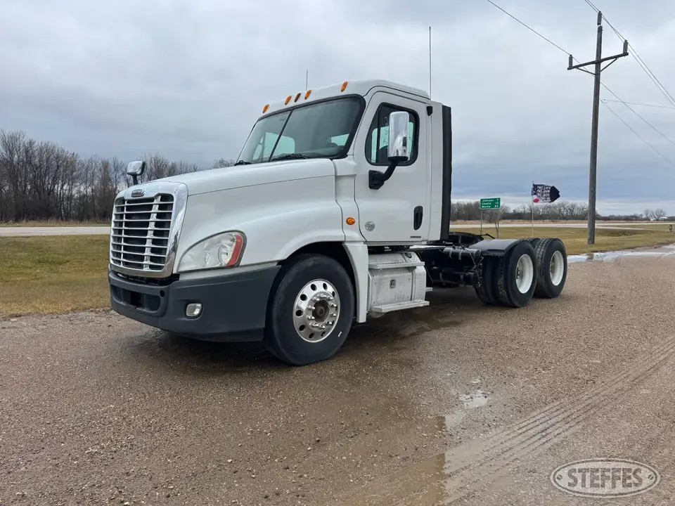 2012 Freightliner Cascadia Conventional Truck without Sleeper