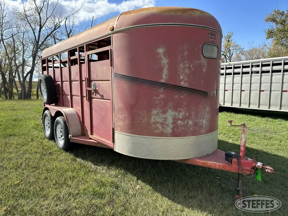 2005 S&S Bumper Livestock Trailer