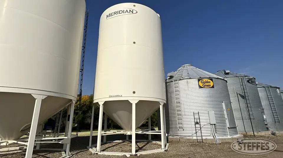 2009 Meridian GrainMax Hopper Bin