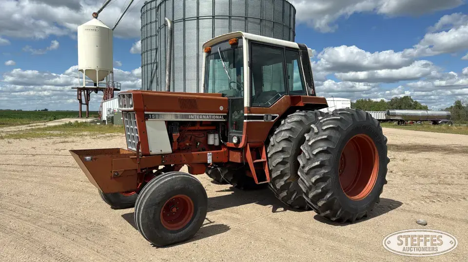 1981 International 1586 2WD Tractor