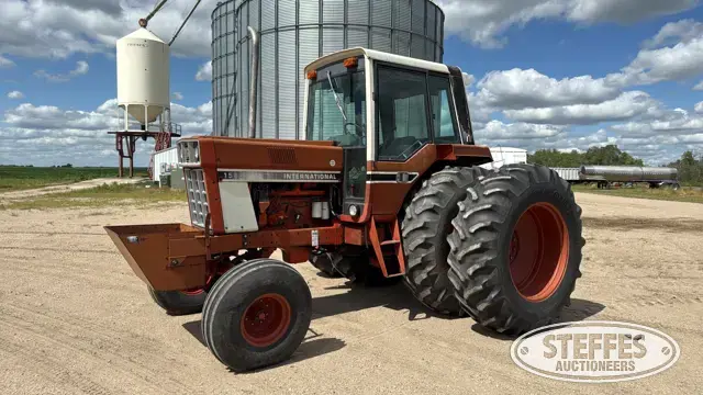 International 1586