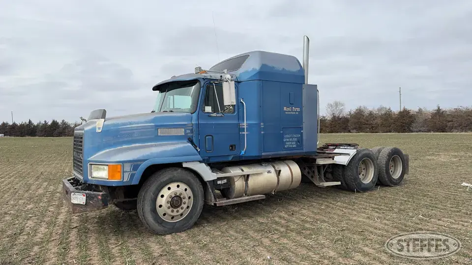 1995 Mack CH613 Conventional Truck with Sleeper