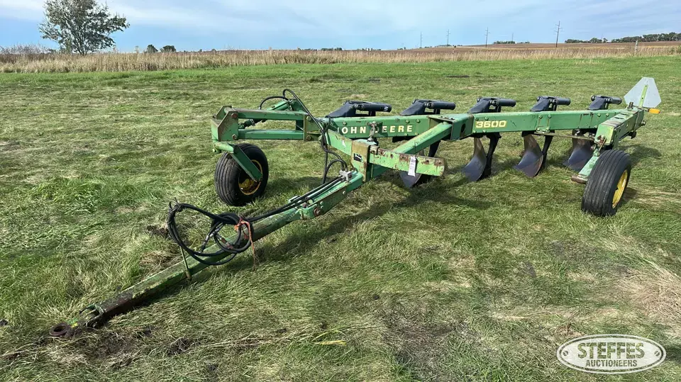 John Deere 3600 Chisel Plow