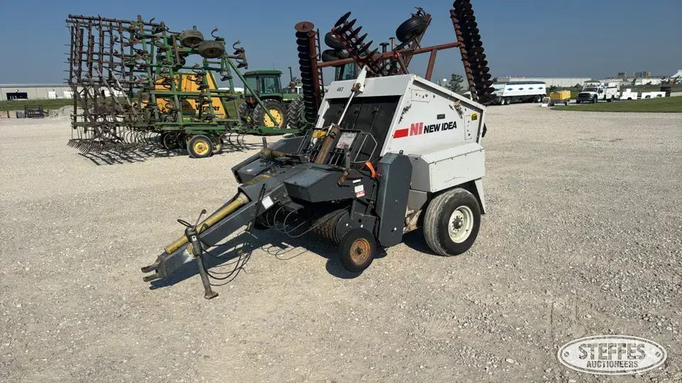 New Idea 483 Round Baler