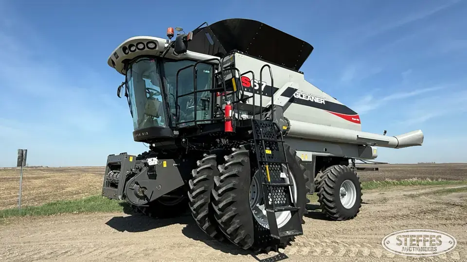 2013 Agco Gleaner Super 67 TriTura Combine