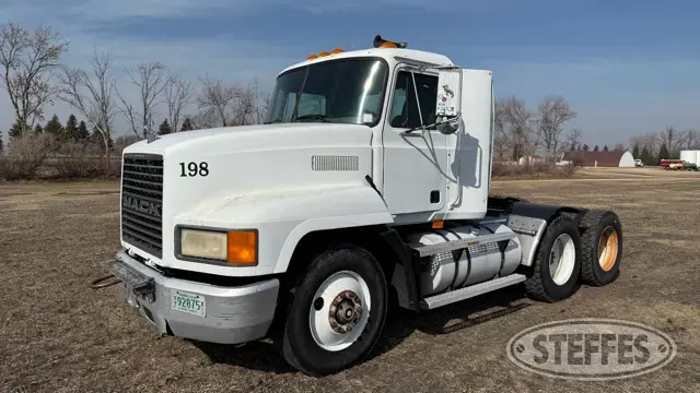1998 Mack CH613