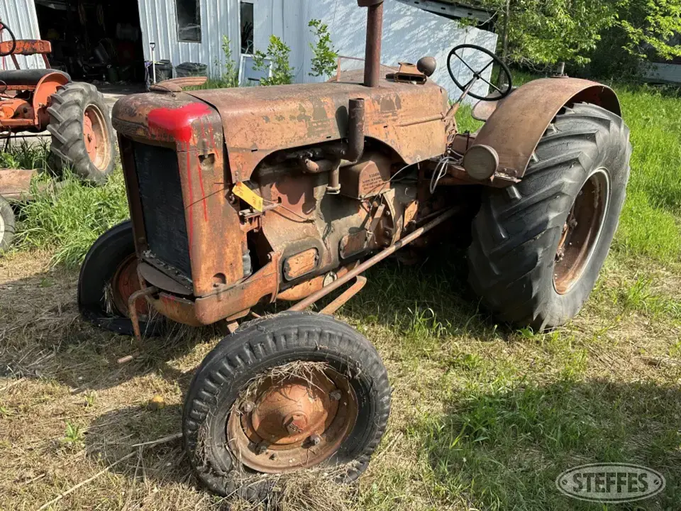1948 Case LA Collectible Tractor