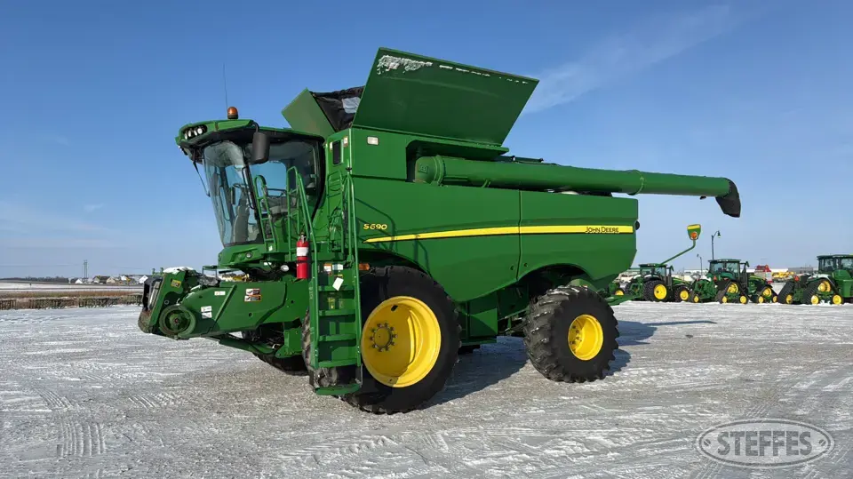 2012 John Deere S690 Combine