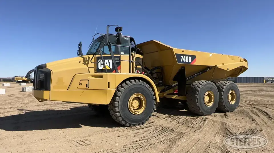 2014 CAT 740B Dump Truck