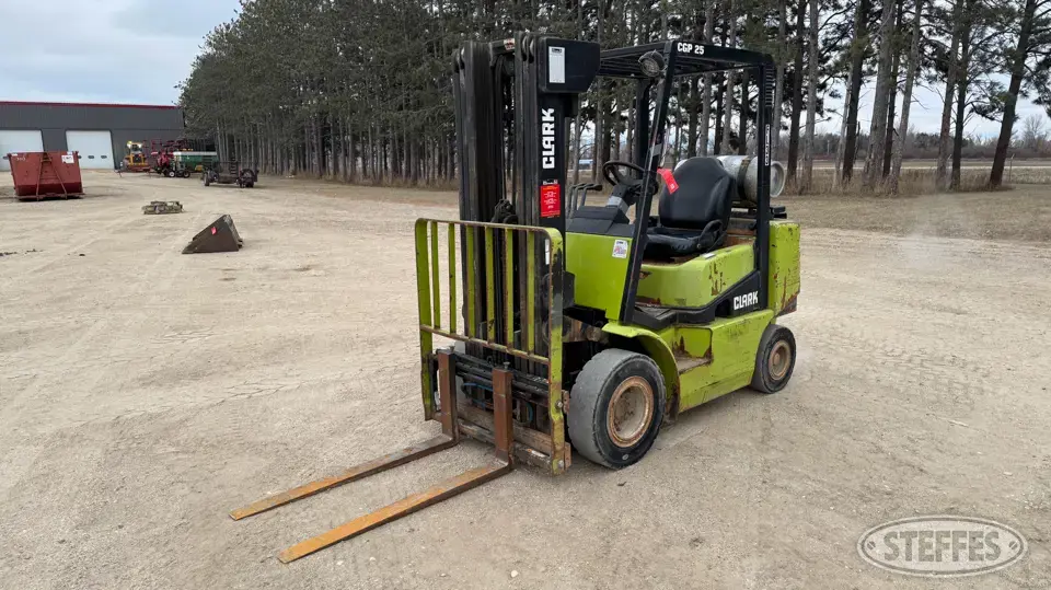 Clark GP 25 Warehouse Forklift