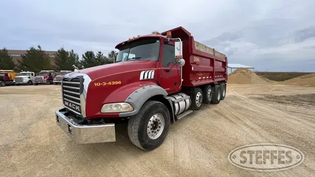2010 Mack GU813
