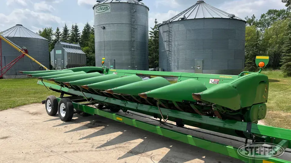 2011 John Deere 608C StalkMaster Corn Head