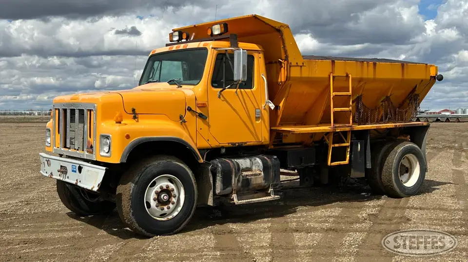 2002 International 2554 Spreader Truck
