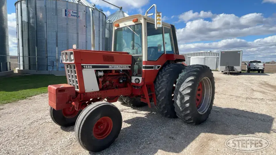 1977 International 1586 2WD Tractor