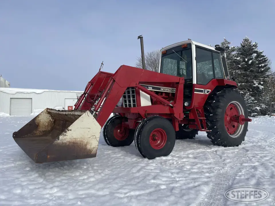 1979 International 186 Hydro 2WD Tractor