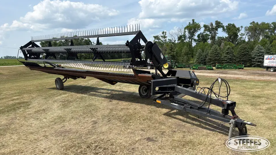 1997 MacDon Premier 1900 Pull-Type Swather