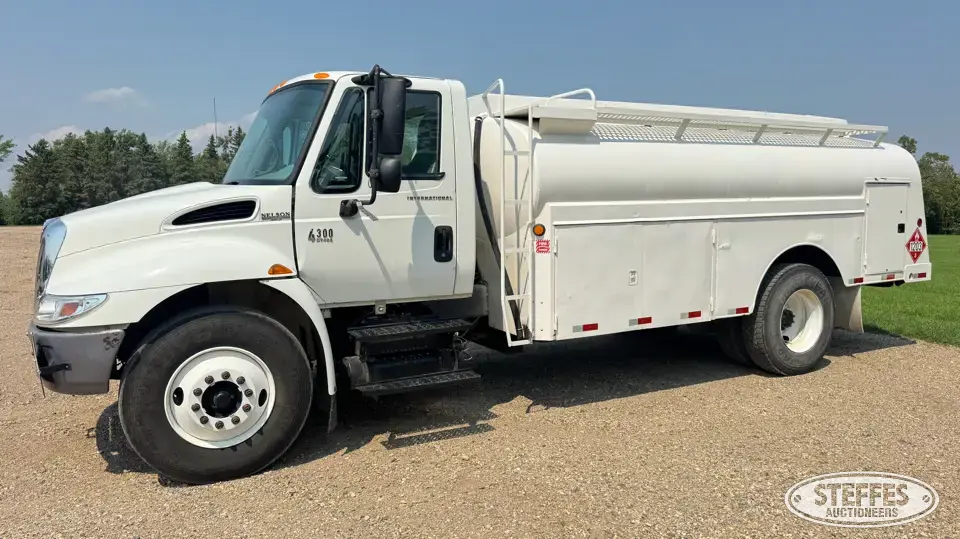 2004 International 4300 Fuel-Lube Truck