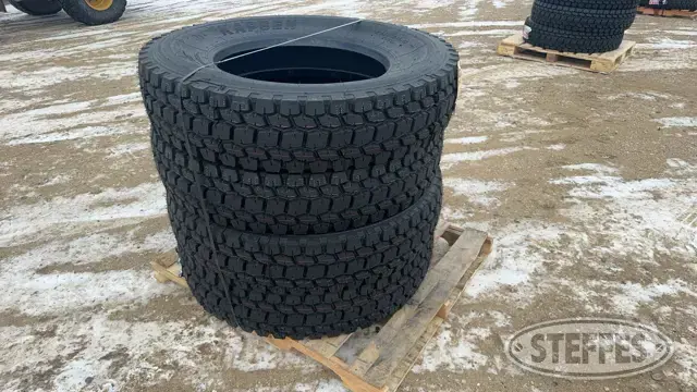 (4) Kapsen 11R24.5 tires