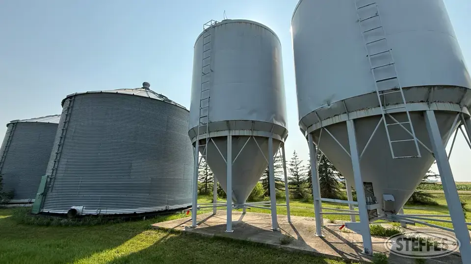Friesen Hopper Bin